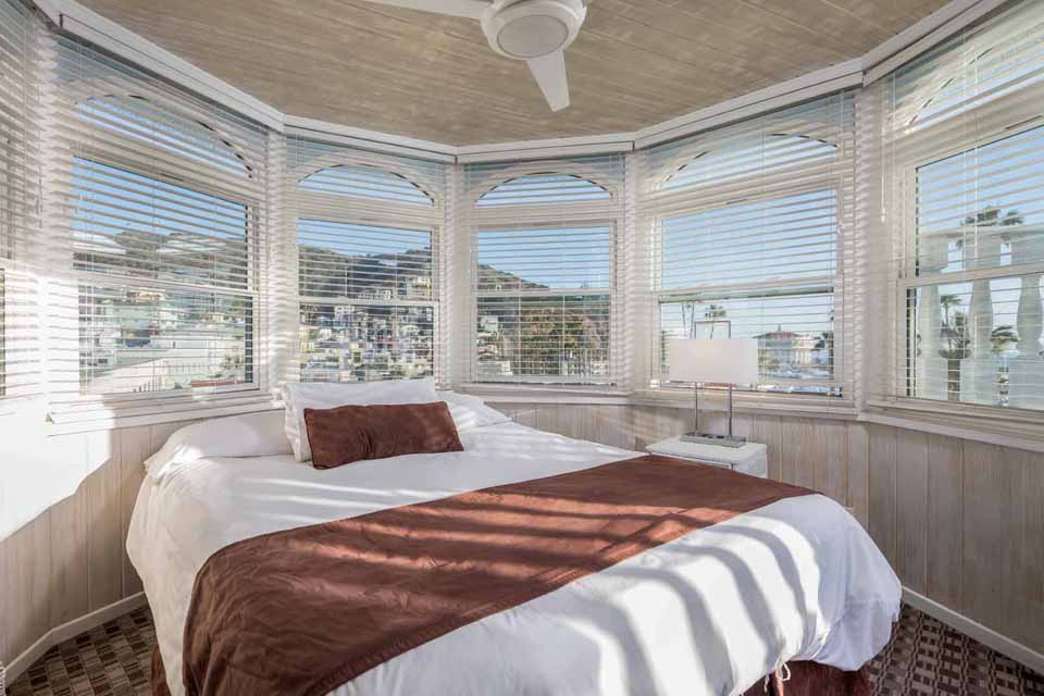 Gable Catalina Hotel Glenmore Plaza Suite King Bed in Cupola
